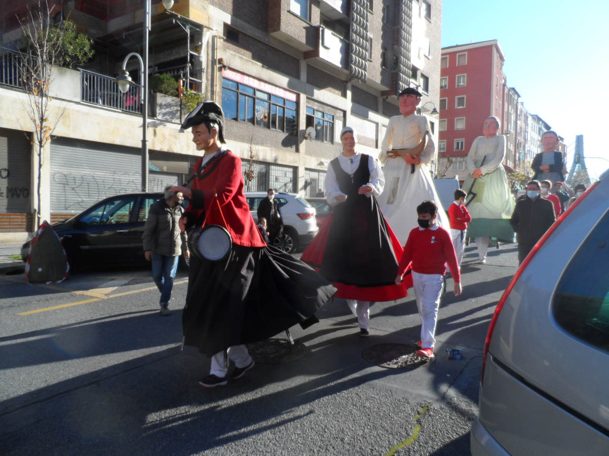 IBARREKOLANDA Dantza Plazetan