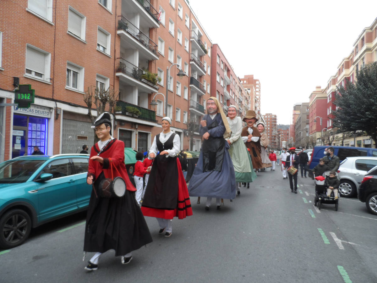 DEUSTUA Dantza Plazetan