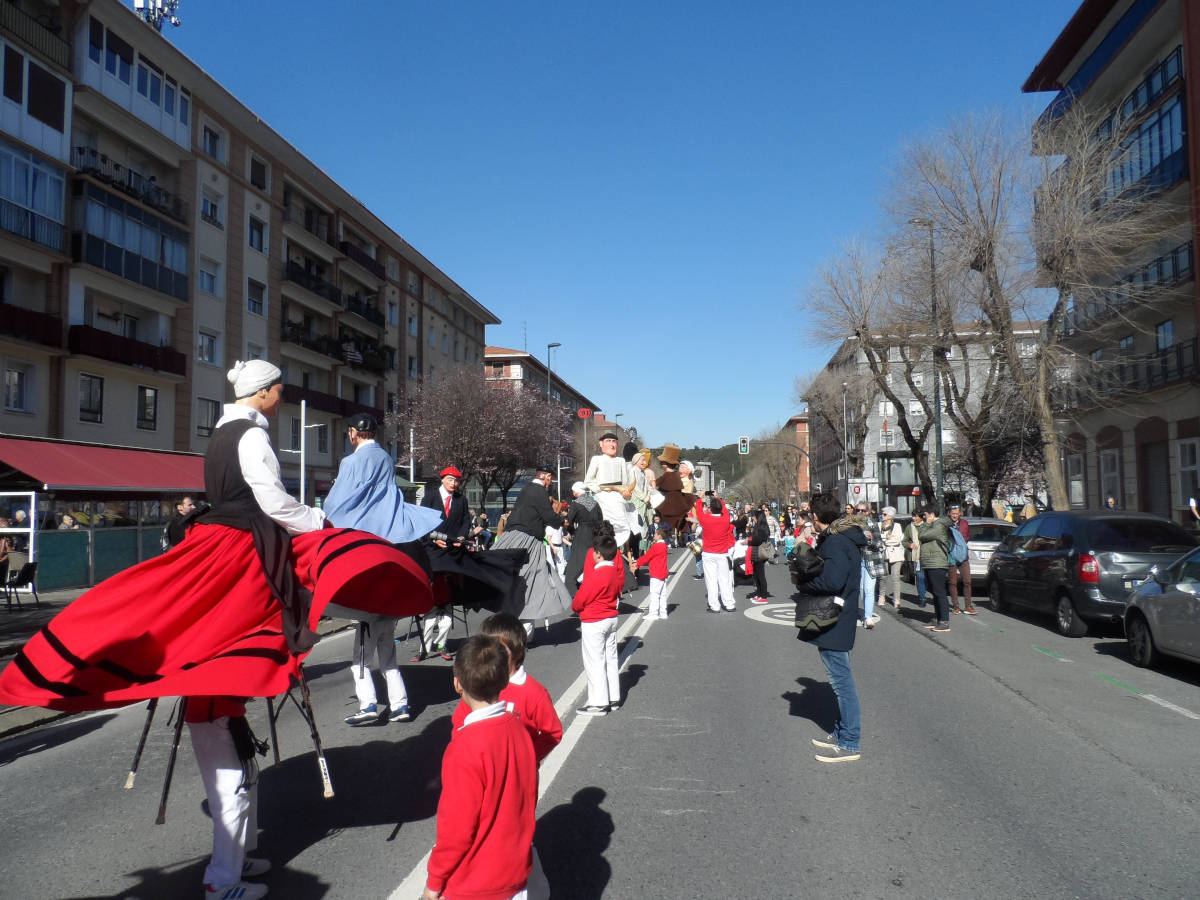 San Inazioko inauterietan dantzan