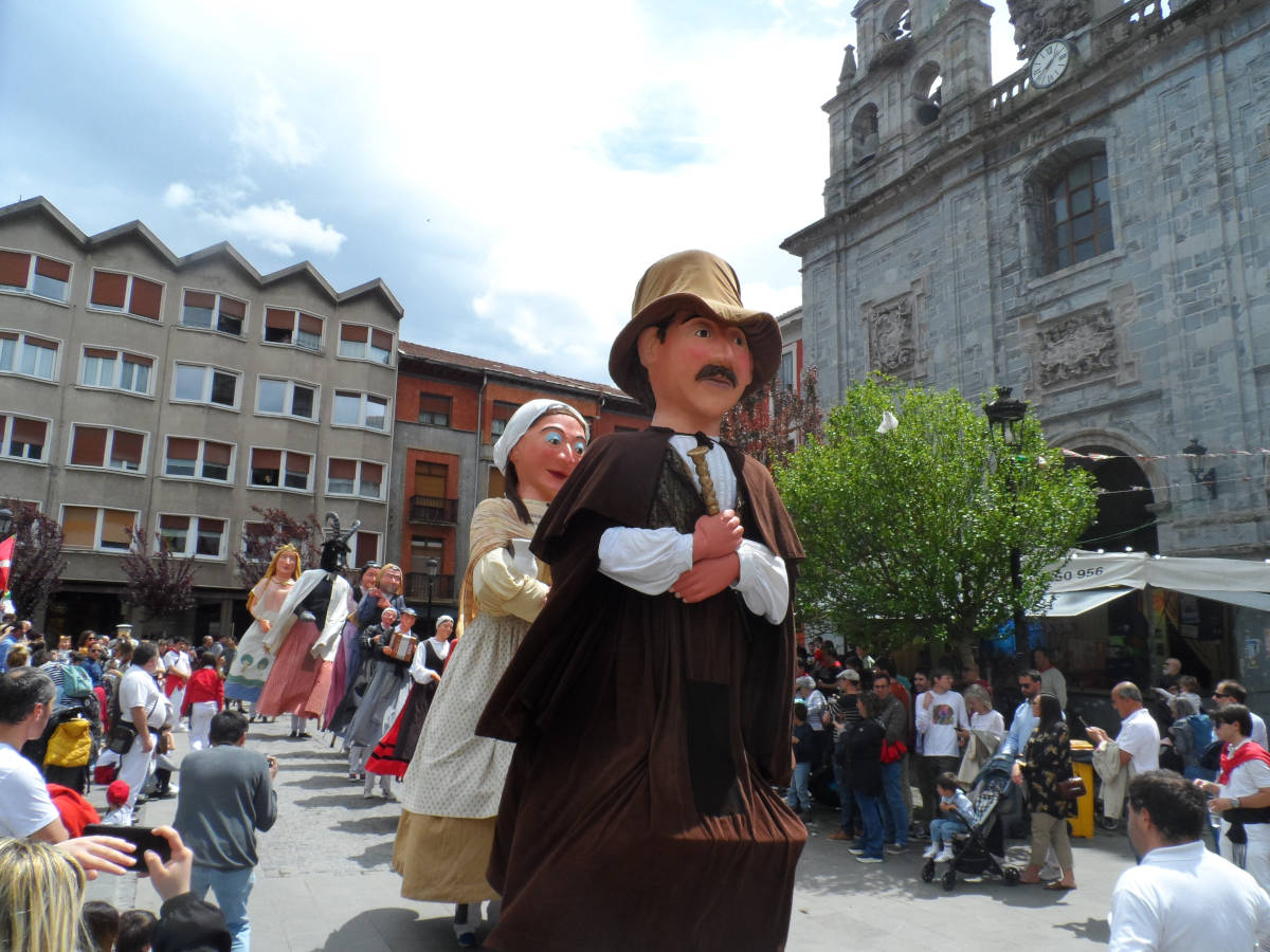 Urduñako Jaietan dantzan