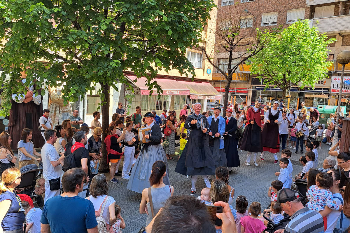 Ibarrekolandako Jaiaetan dantzan