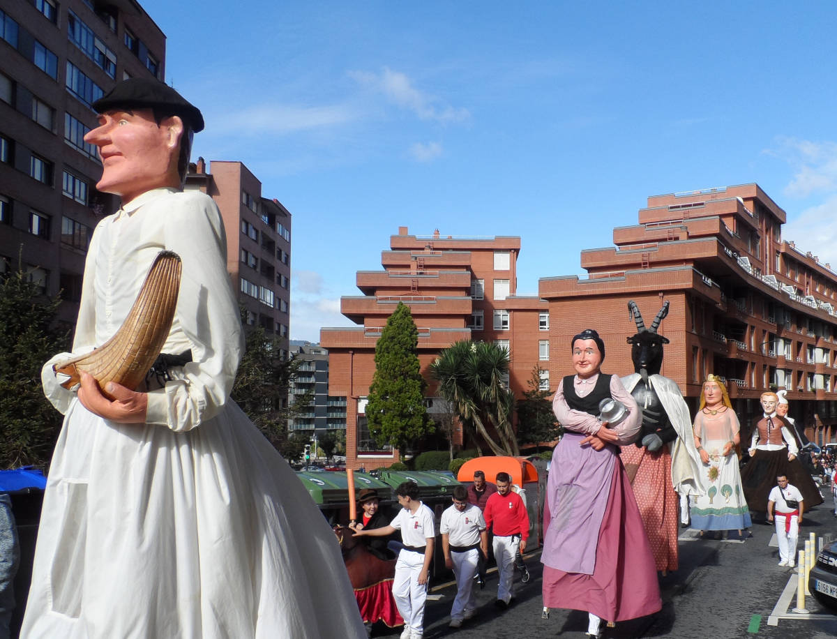 Sarrikon Erraldoiak dantzan