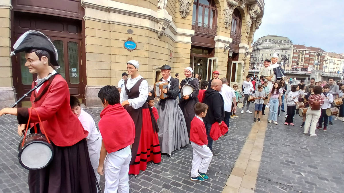 Bilboko Txistu egunean dantzan