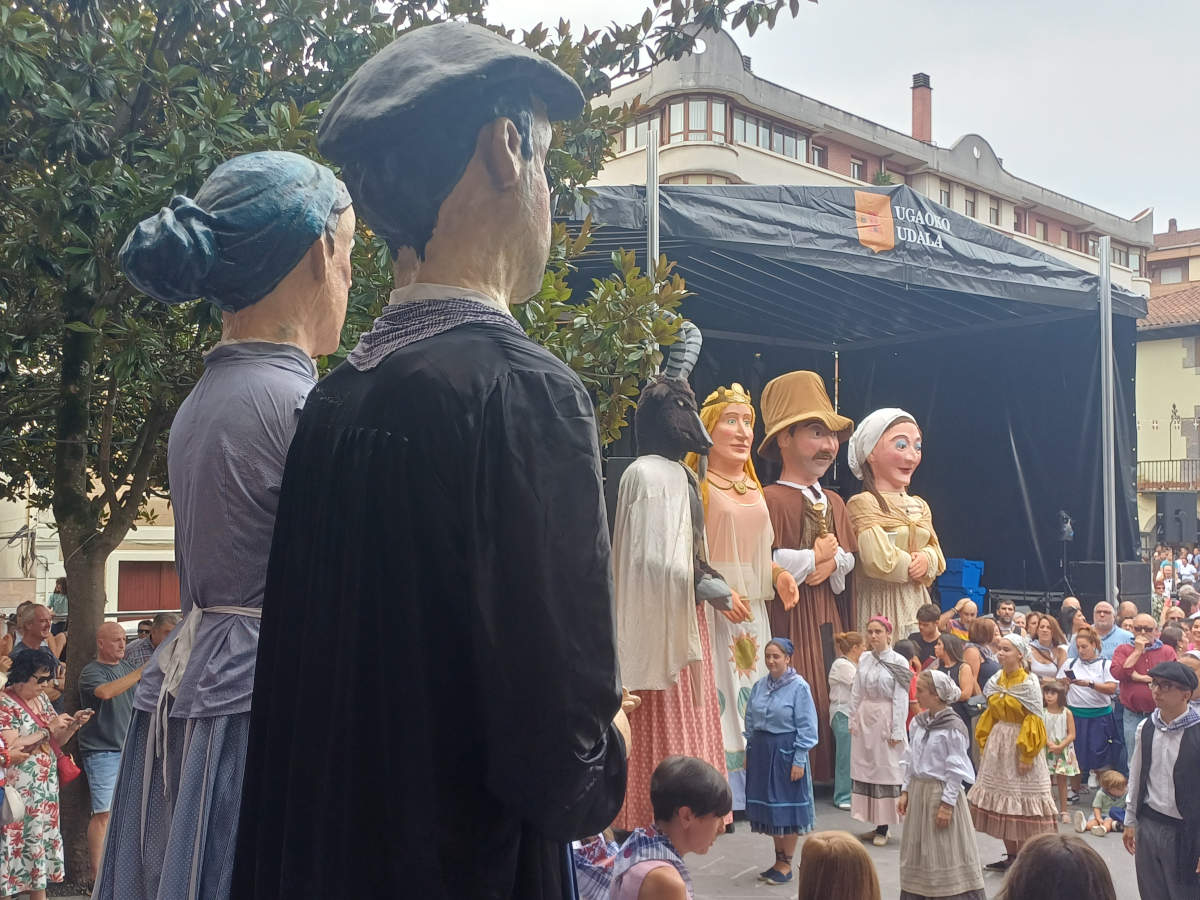 Ugaon erraldoiak dantzan