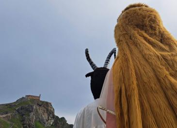 Erraldoiak bidean Gaztelugatxe