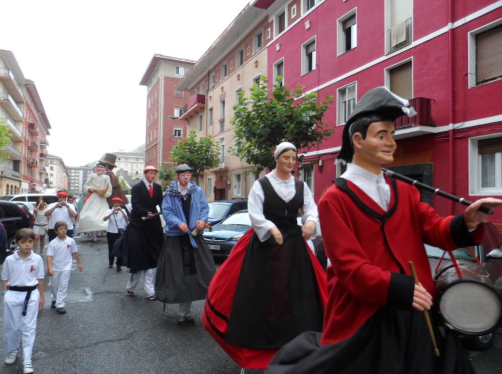 San Inazioko jaietan Erraldoiak dantzan