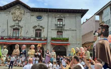 Arrasaten Erraldoiak dantzan